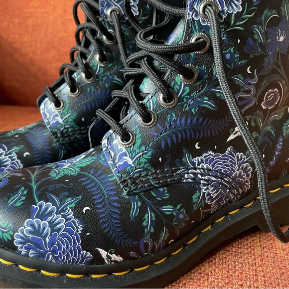 1460 Pascal Women’s Mystic Floral Lace Up Boots, Size 6 - Picture 10 of 11